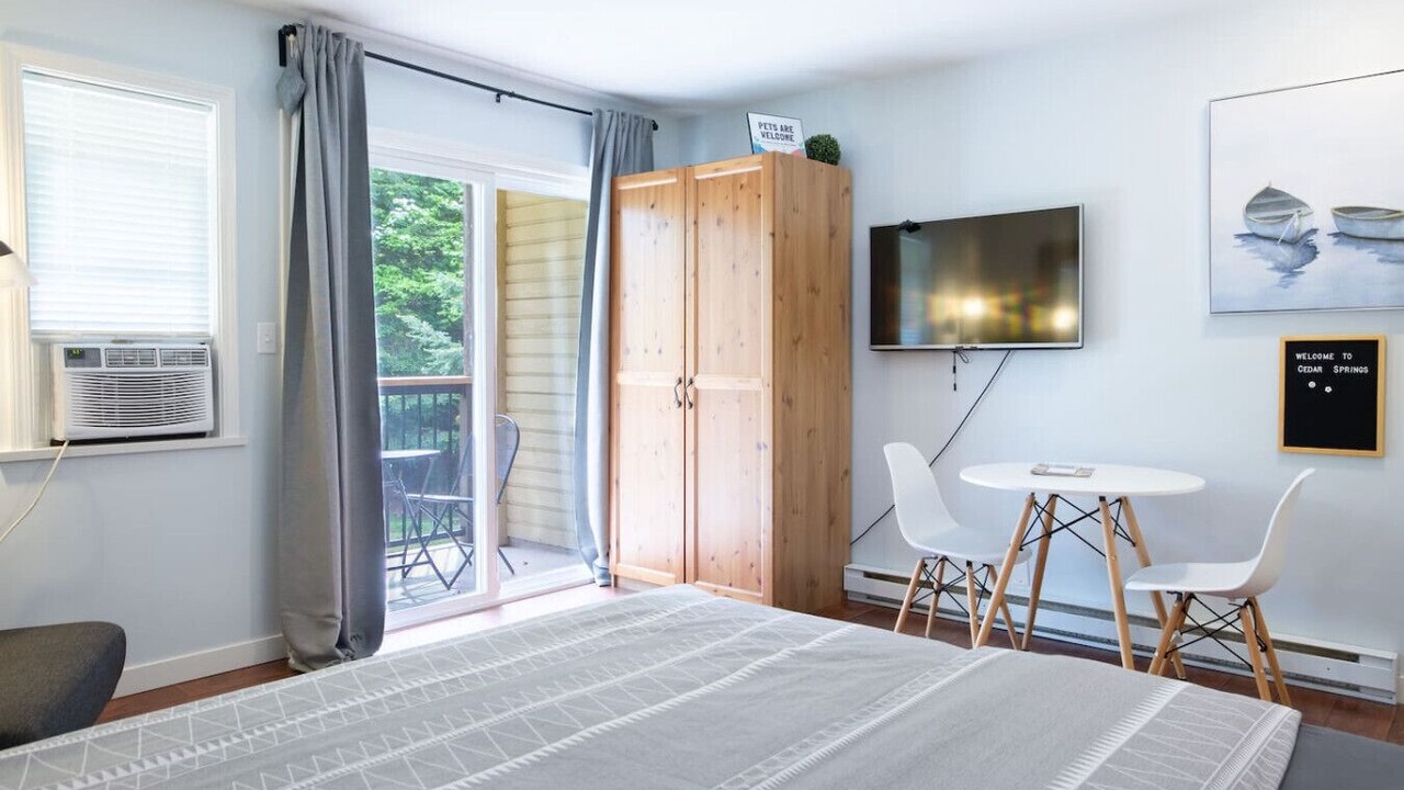 Photo of Bedroom in Harrison Hot Springs
