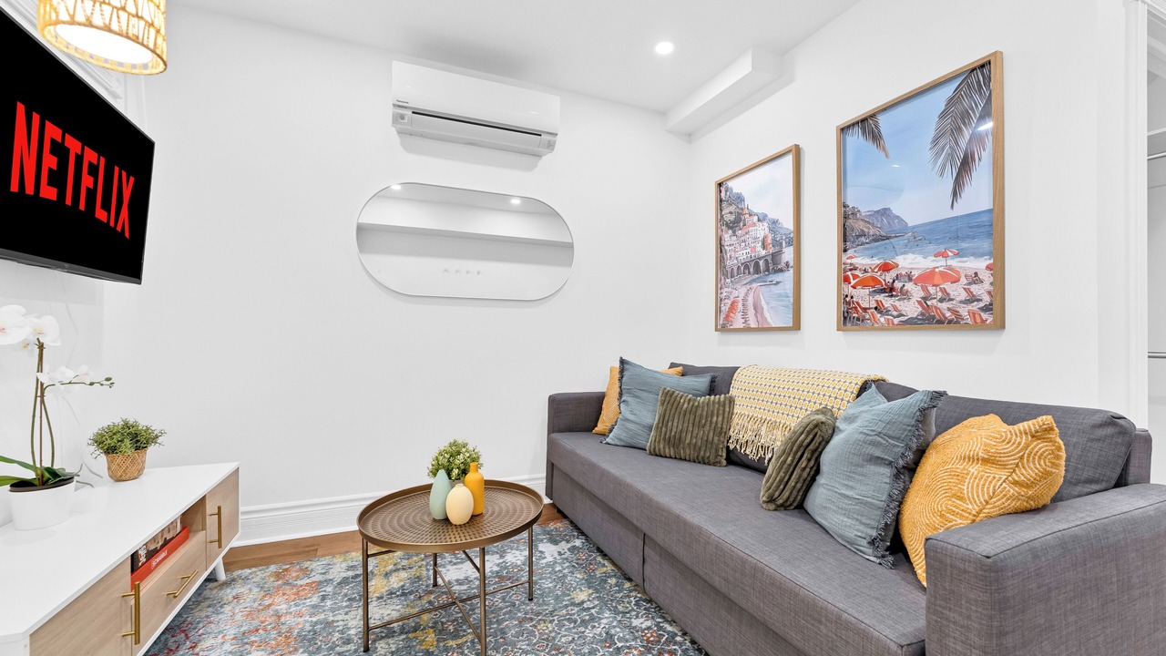 Photo of Livingroom in Upper Beaches