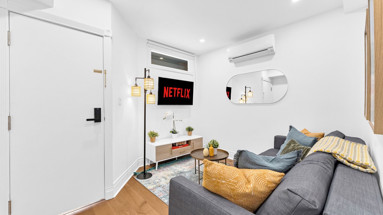 Photo of Livingroom in Upper Beaches