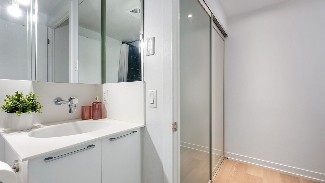 Photo of Bathroom in Fashion District