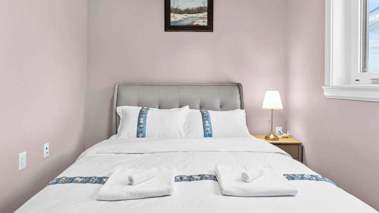 Photo of Bedroom in Renfrew-Collingwood