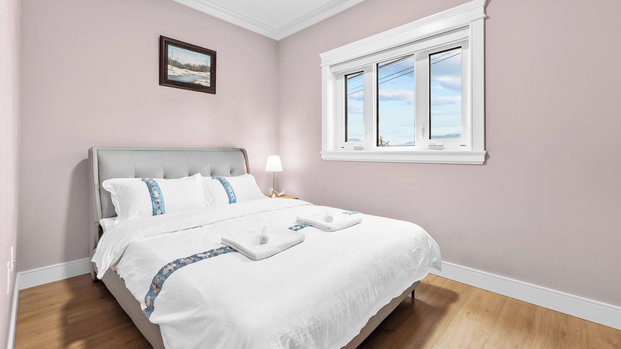Photo of Bedroom in Renfrew-Collingwood