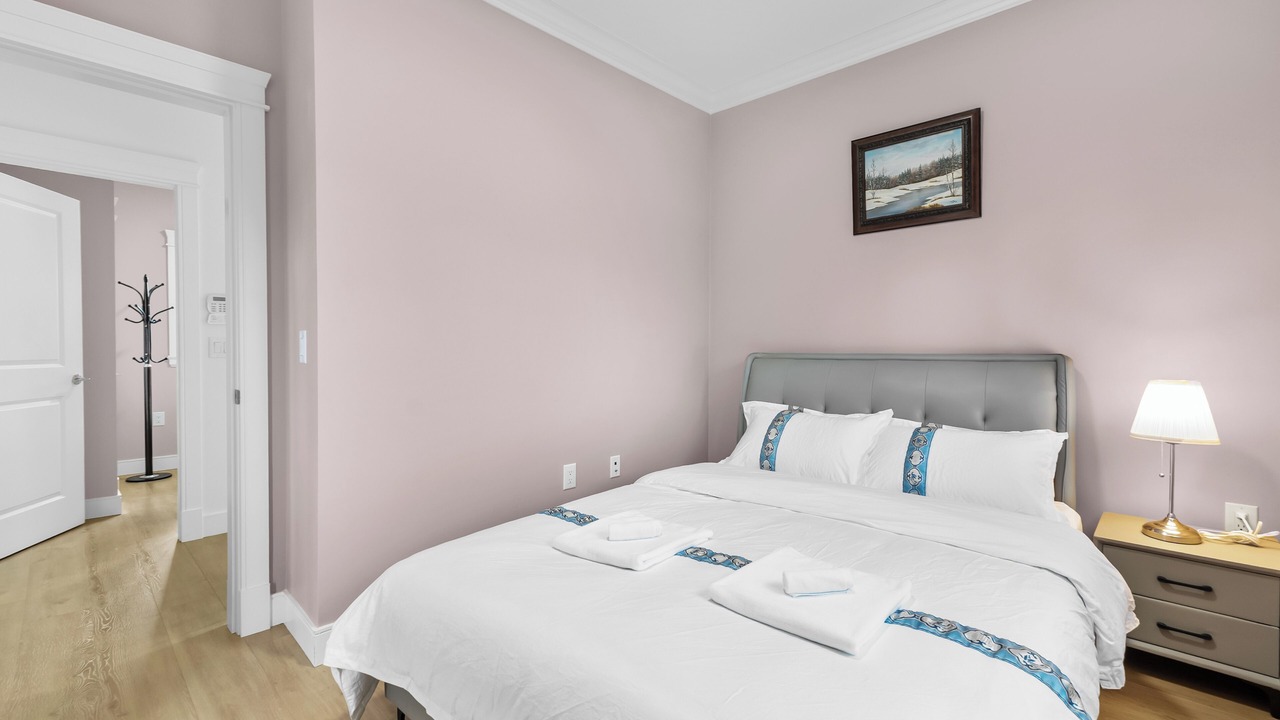 Photo of Bedroom in Renfrew-Collingwood