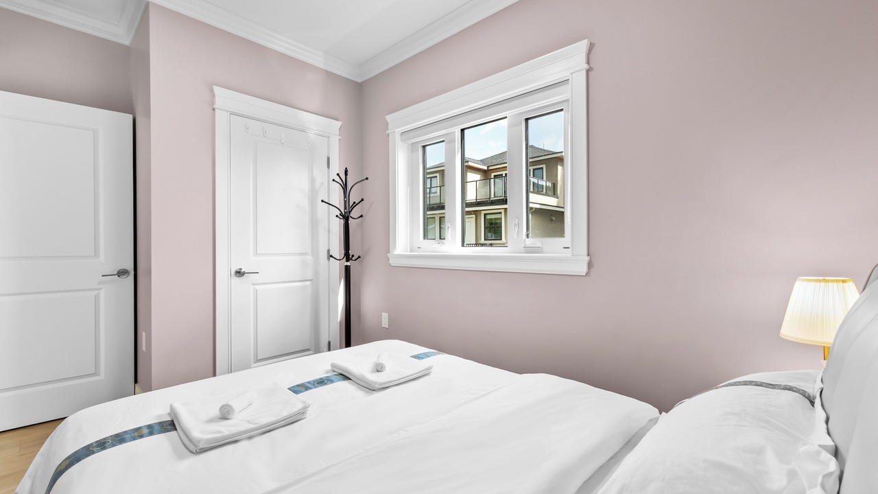 Photo of Bedroom in Renfrew-Collingwood