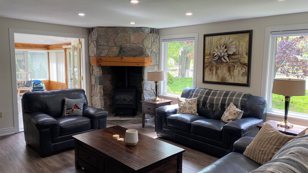 Photo of Livingroom in Wasaga Beach
