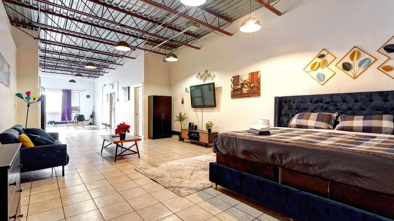 Photo of Bedroom in La Petite-Patrie