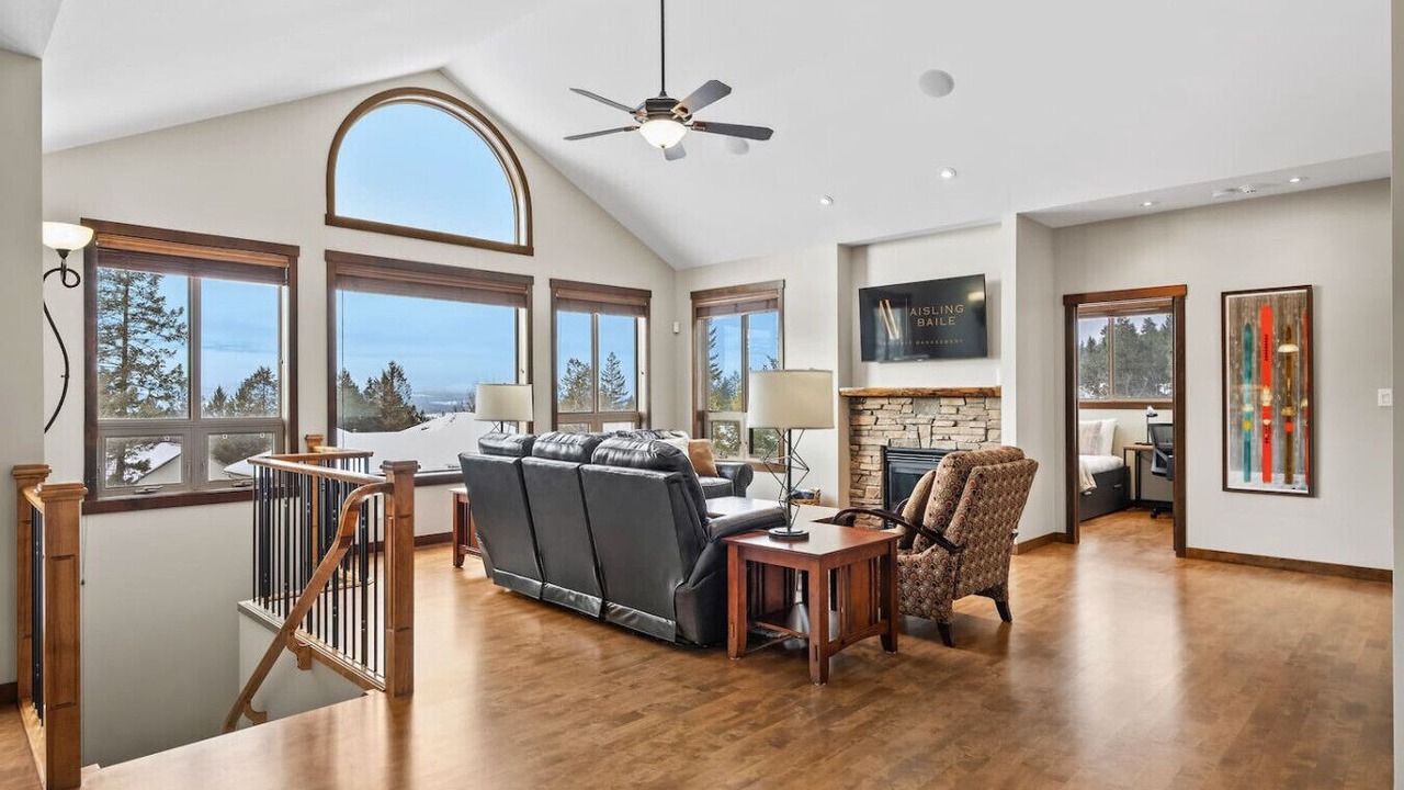 Photo of Livingroom in East Kootenay