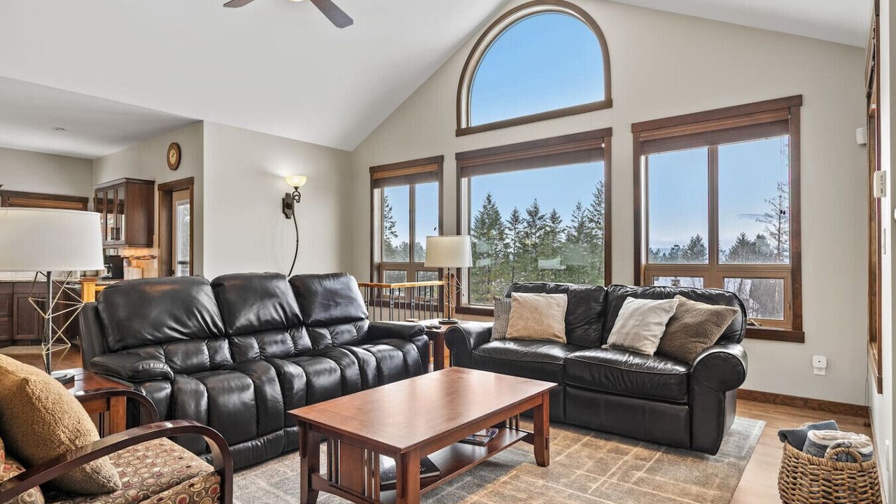 Photo of Livingroom in East Kootenay