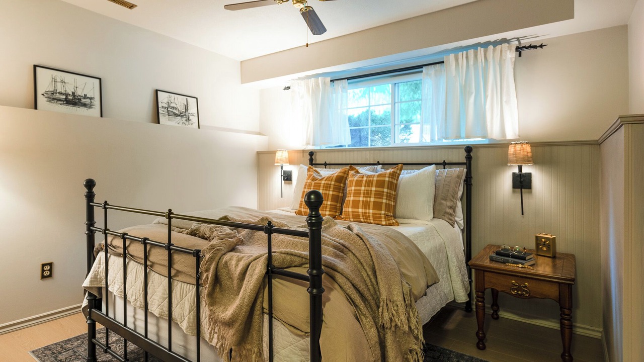 Photo of Bedroom in Sechelt