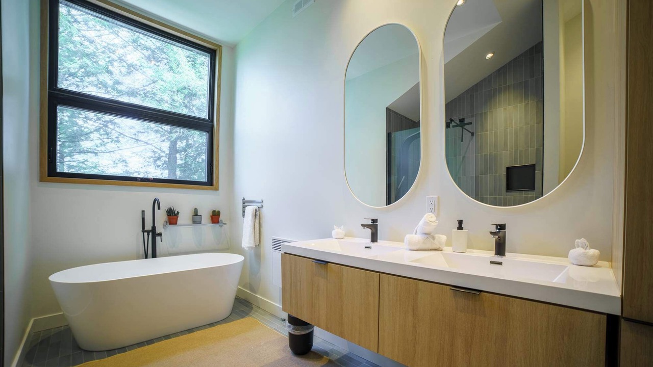 Photo of Bathroom in Argenteuil Regional County Municipality