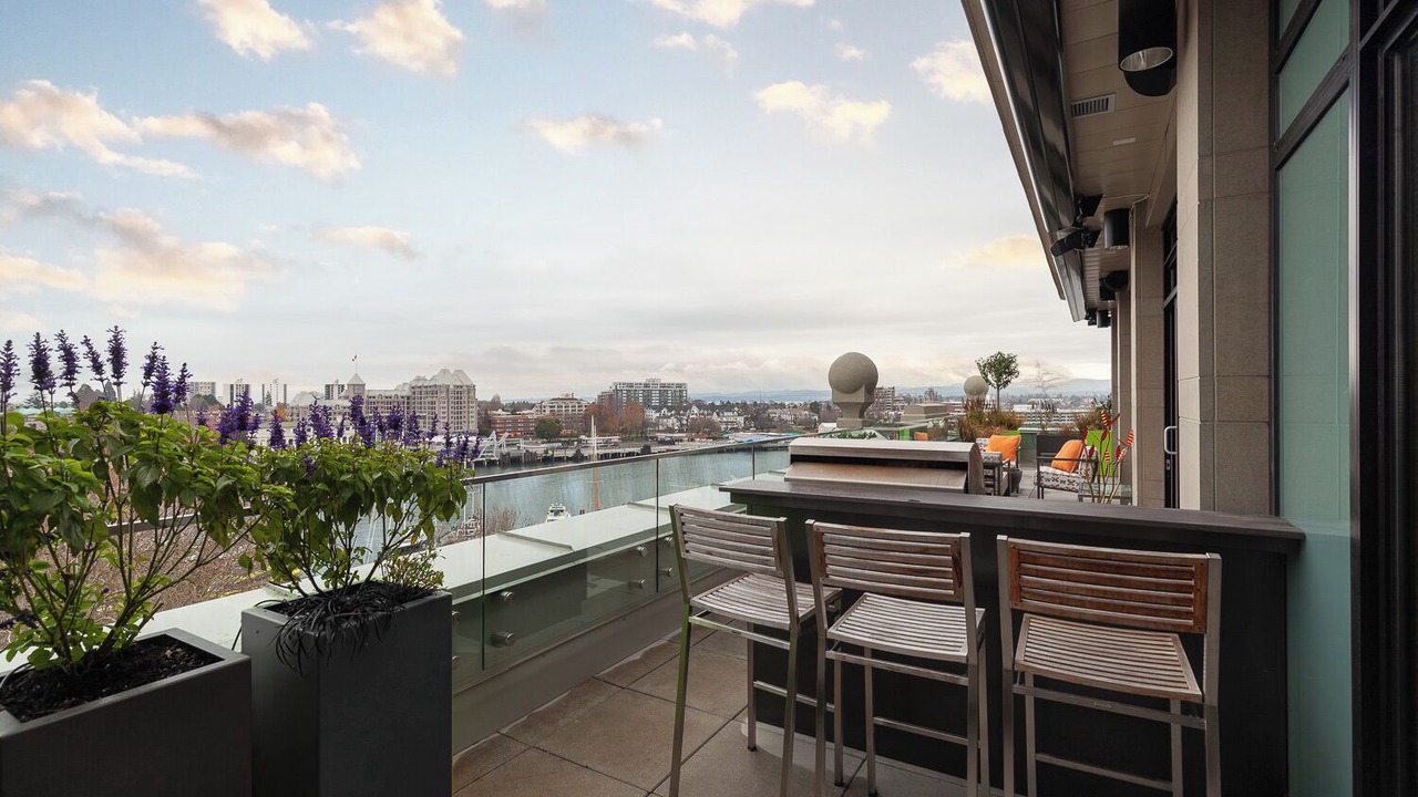 Photo of Patio Balcony in Inner Harbour