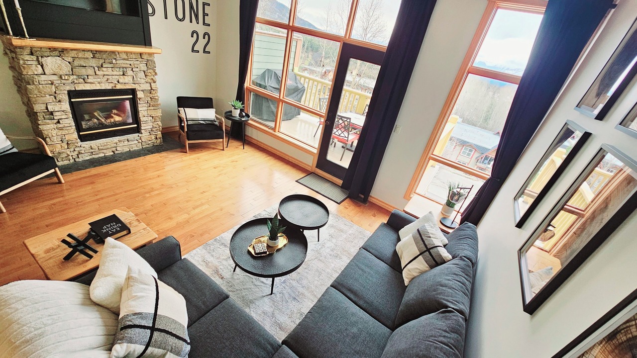 Photo of Livingroom in East Kootenay