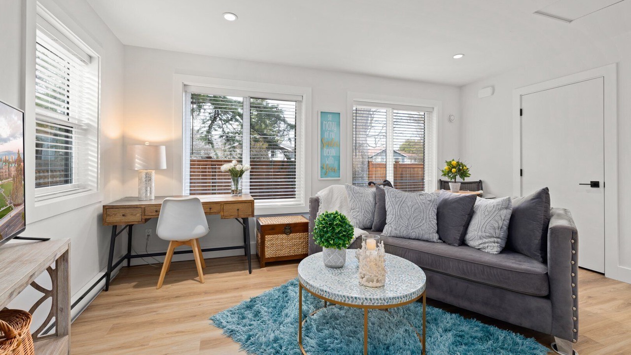 Photo of Livingroom in Saanich East