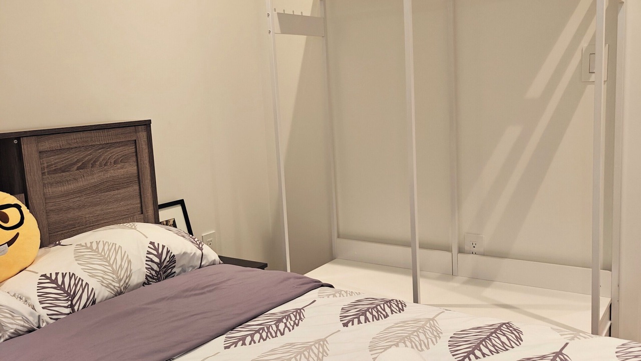Photo of Bedroom in Renfrew-Collingwood