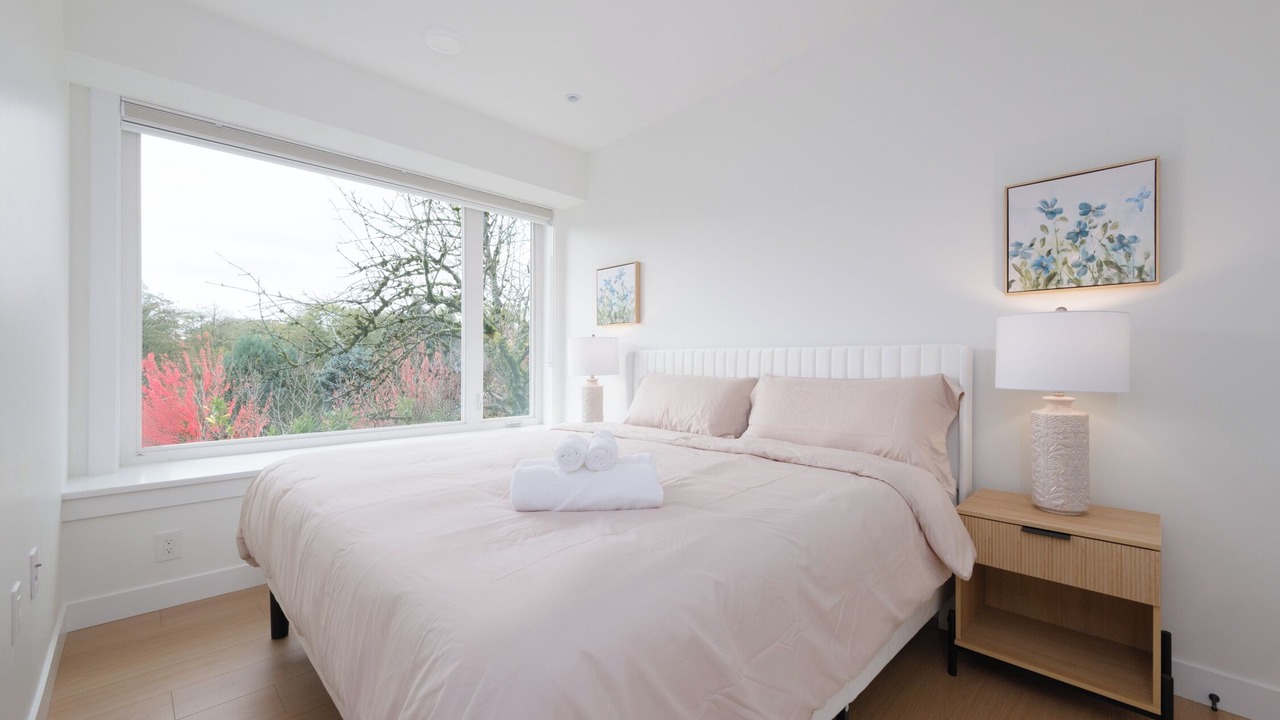 Photo of Bedroom in Renfrew-Collingwood
