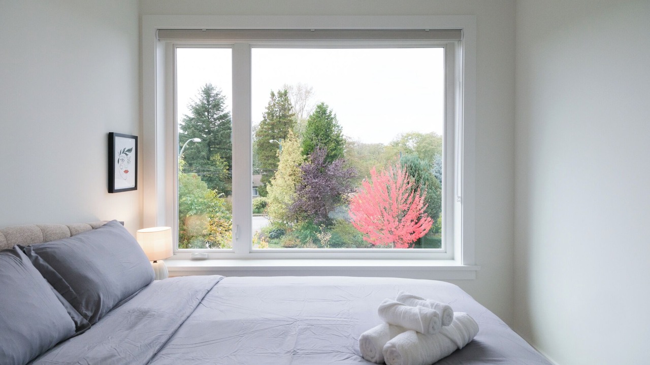 Photo of Bedroom in Renfrew-Collingwood