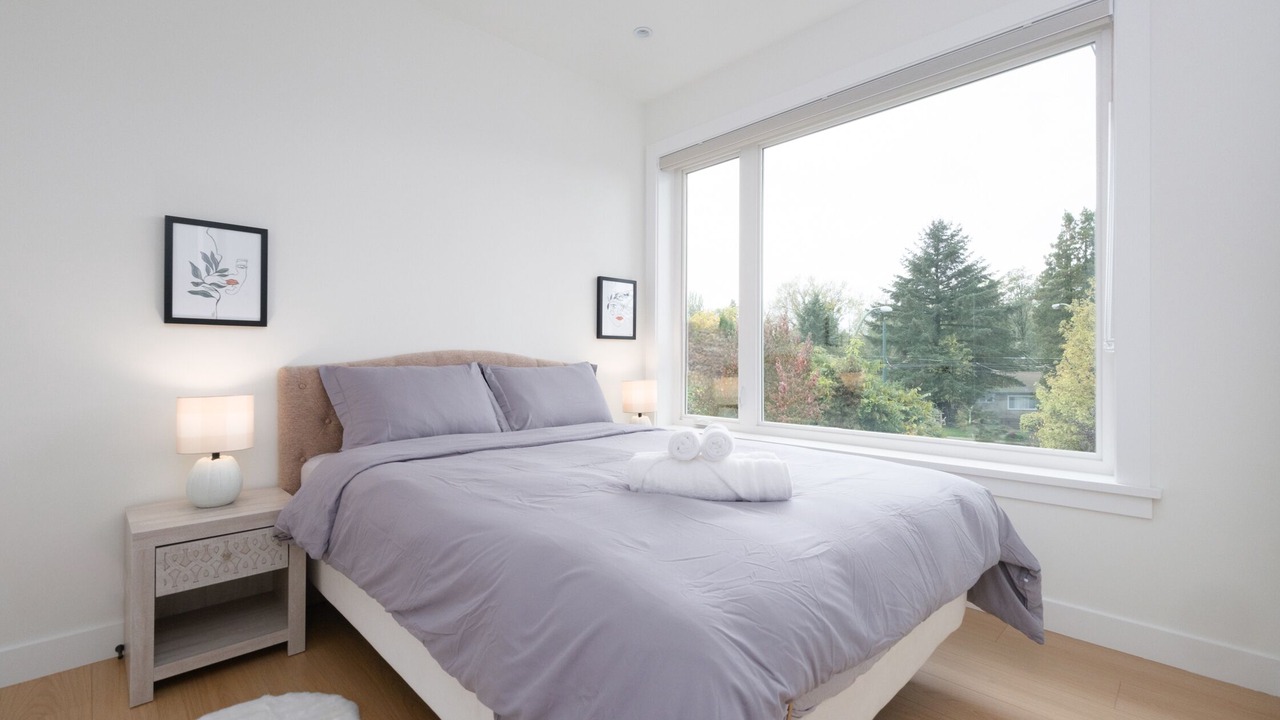 Photo of Bedroom in Renfrew-Collingwood