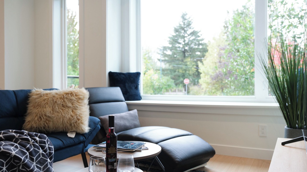 Photo of Livingroom in Renfrew-Collingwood