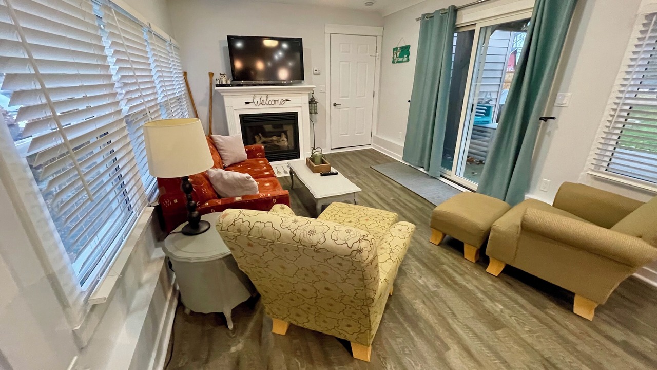 Photo of Livingroom in Town of Essex