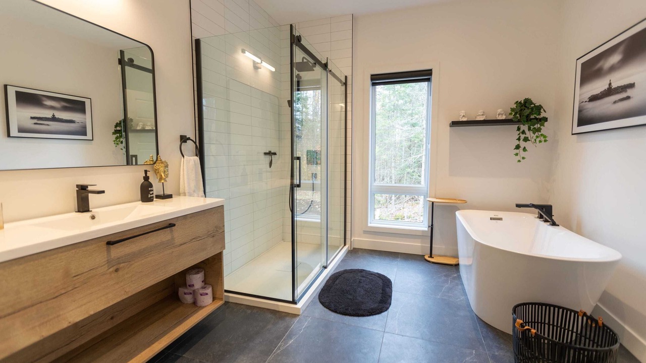 Photo of Bathroom in Argenteuil Regional County Municipality