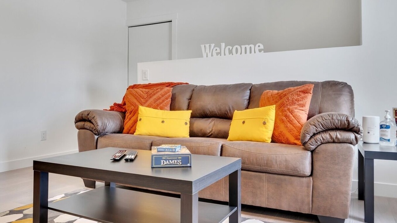 Photo of Livingroom in Southeast Edmonton