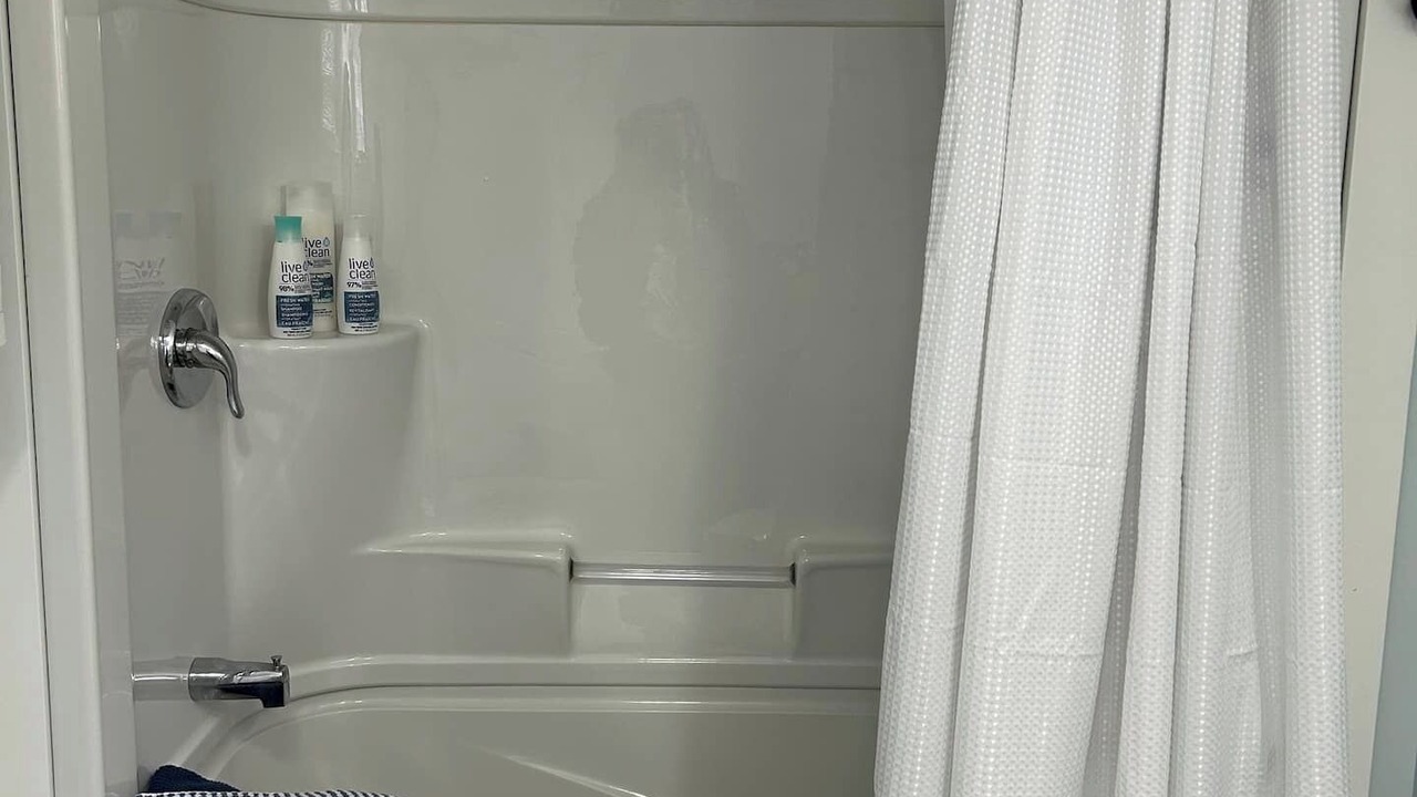Photo of Bathroom in Bay Bulls