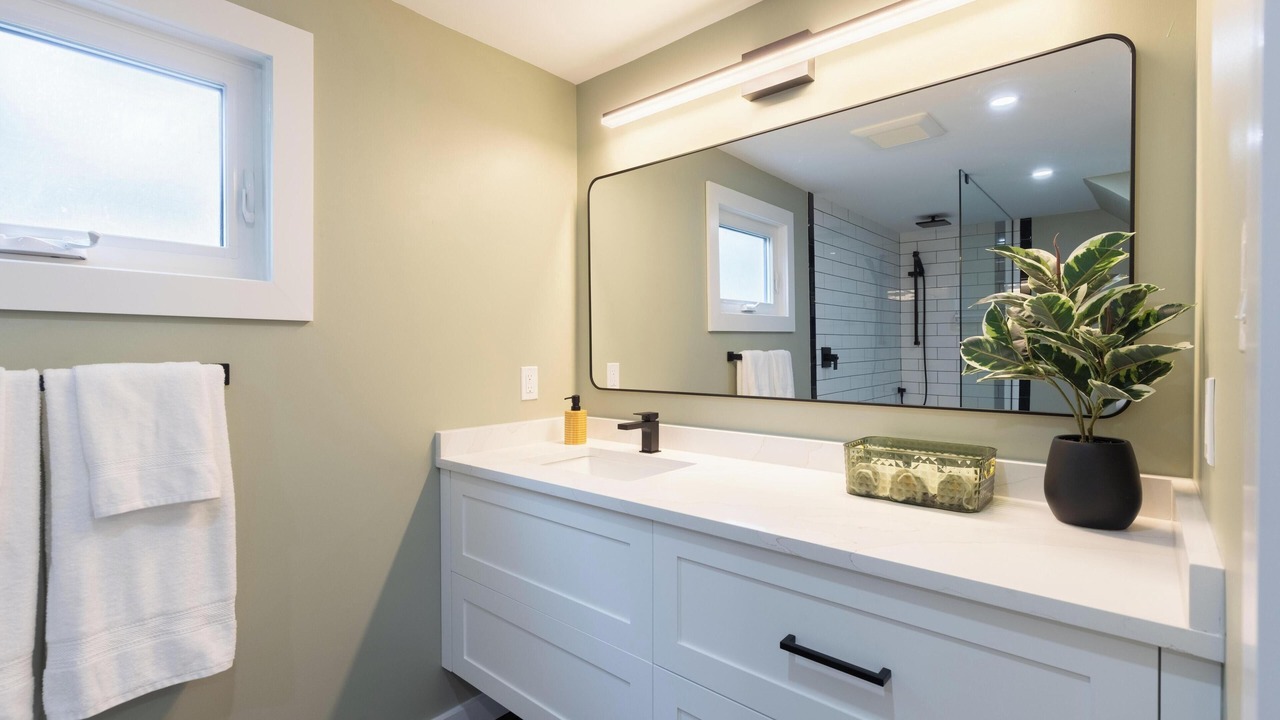 Photo of Bathroom in Port Dalhousie