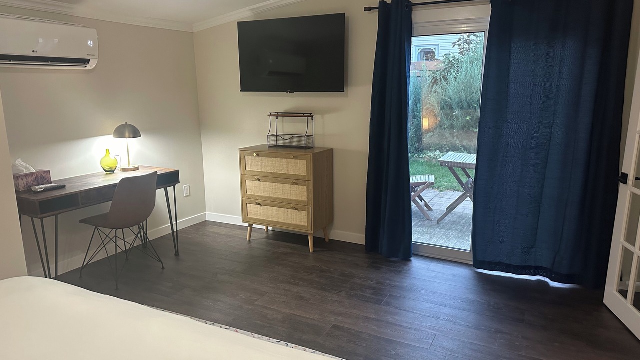 Photo of Bedroom in Port Dalhousie