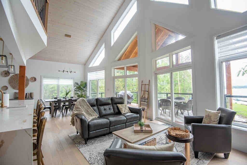 Photo of Livingroom in Fenelon Falls
