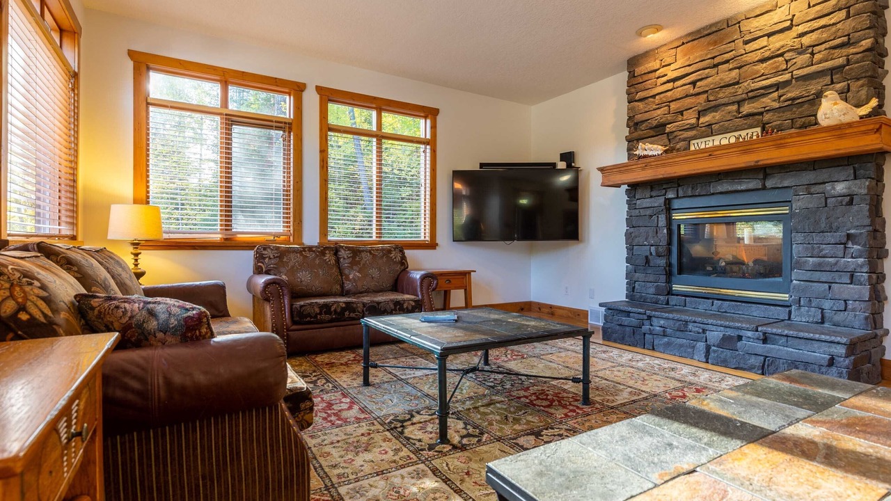 Photo of Livingroom in East Kootenay