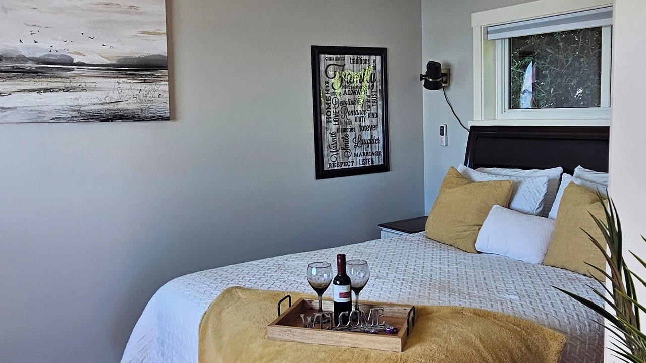 Photo of Bedroom in Chemainus