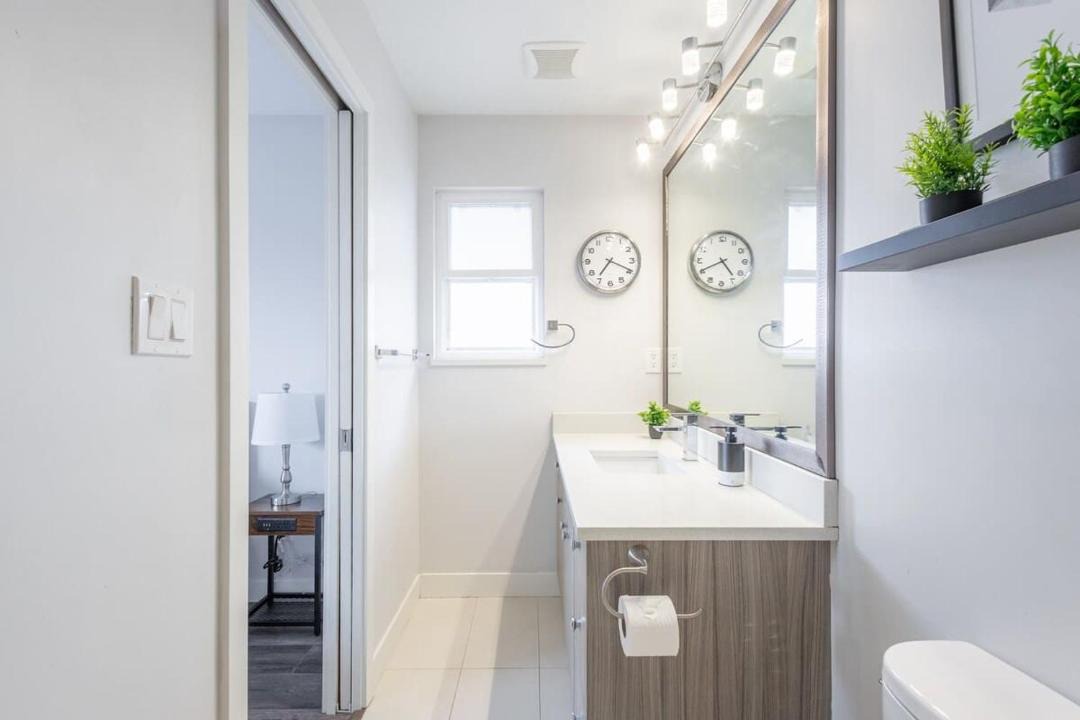 Photo of Bathroom in Sunset