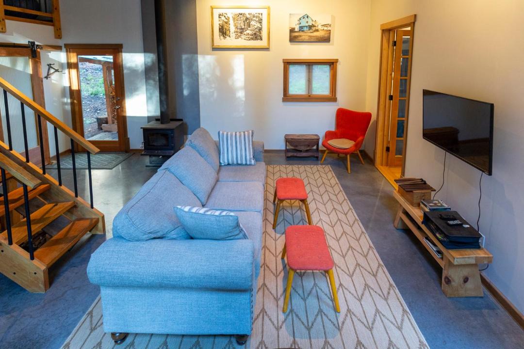 Photo of Livingroom in Juan de Fuca Electoral Area