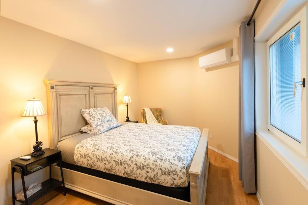 Photo of Bedroom in Madeira Park