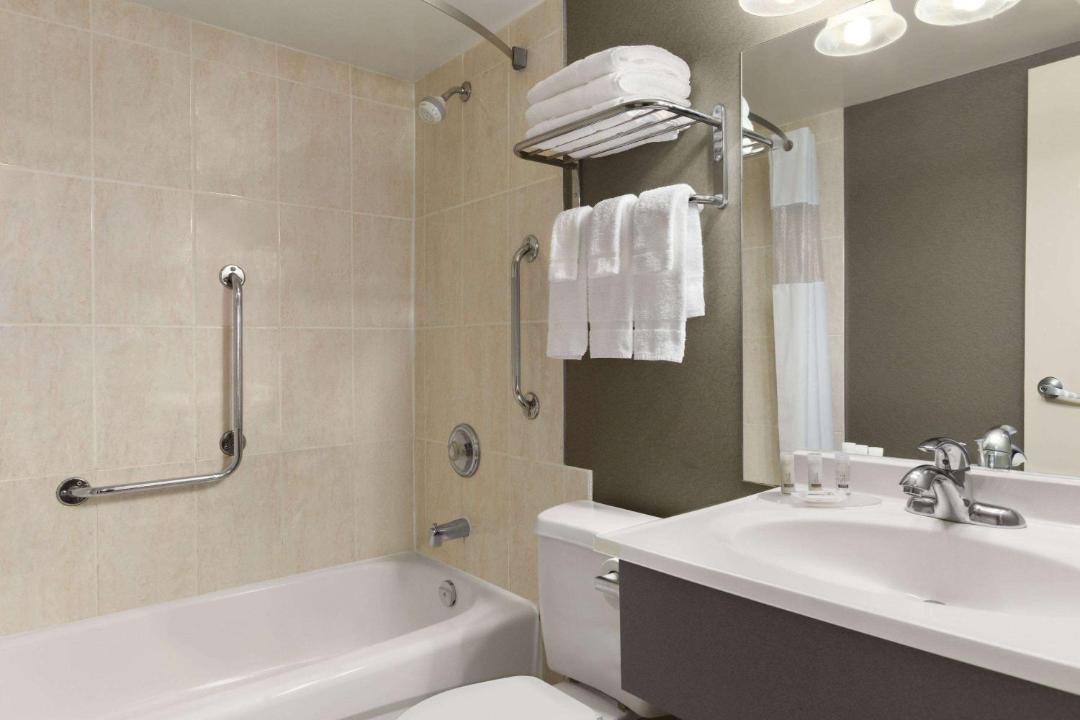 Photo of Bathroom in Fallsview