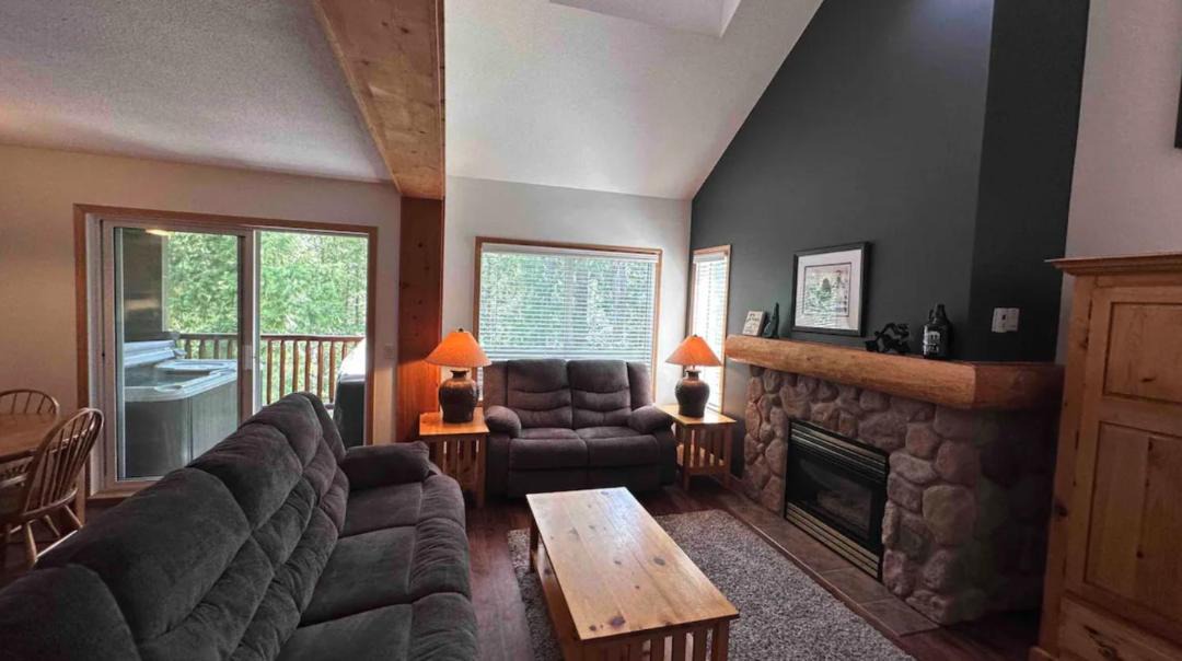 Photo of Livingroom in East Kootenay