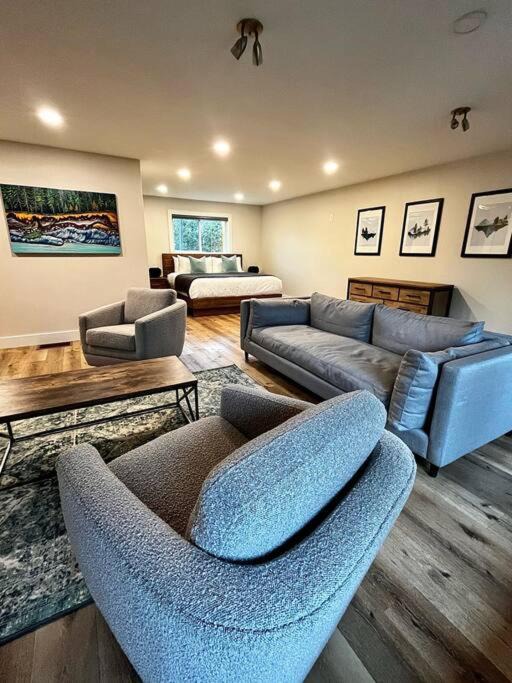 Photo of Livingroom in East Kootenay
