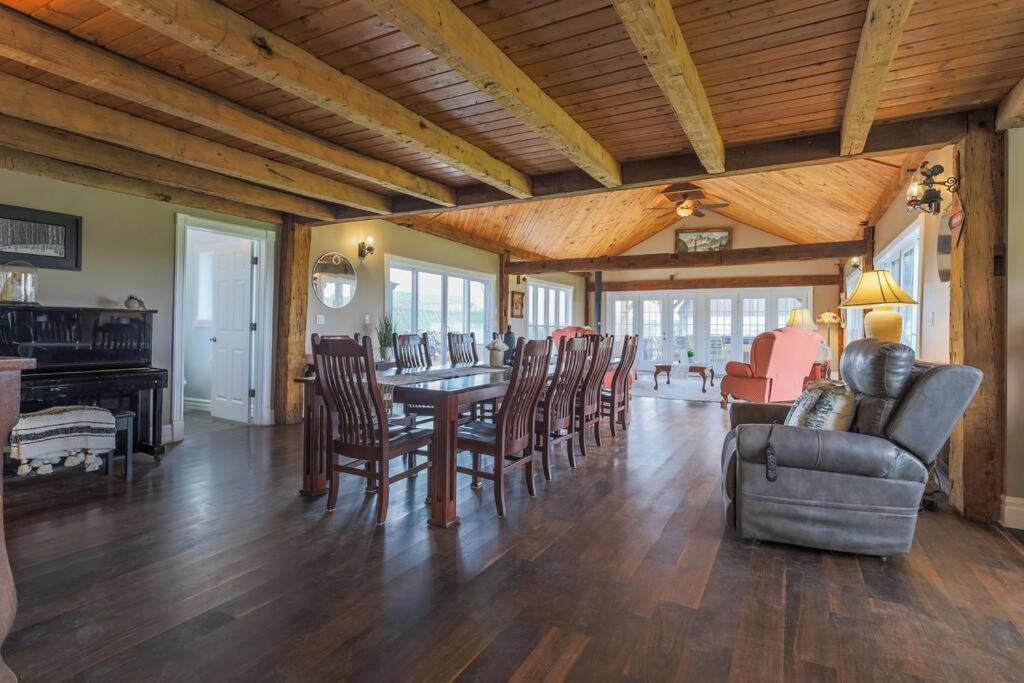 Photo of Livingroom in Hamilton