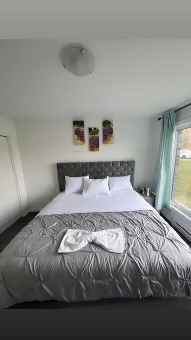 Photo of Bedroom in Aylmer