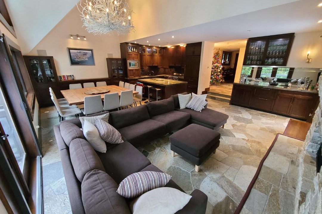 Photo of Livingroom in Upper Village