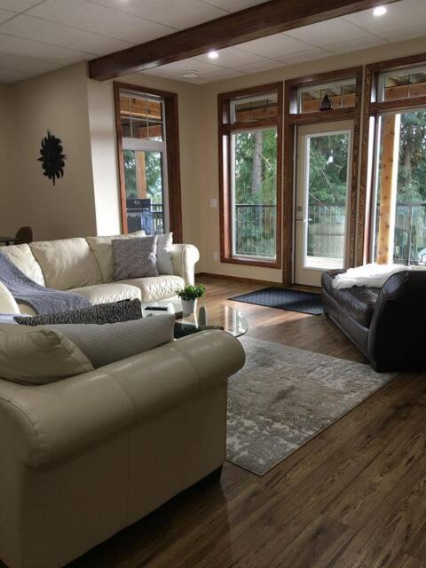 Photo of Livingroom in Anglemont