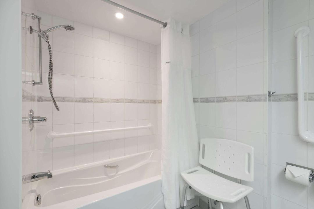 Photo of Bathroom in District Saint - Raymond - Vanier