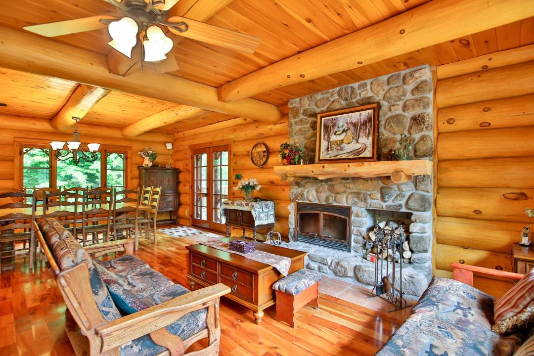 Photo of Livingroom in Grenville-sur-la-Rouge