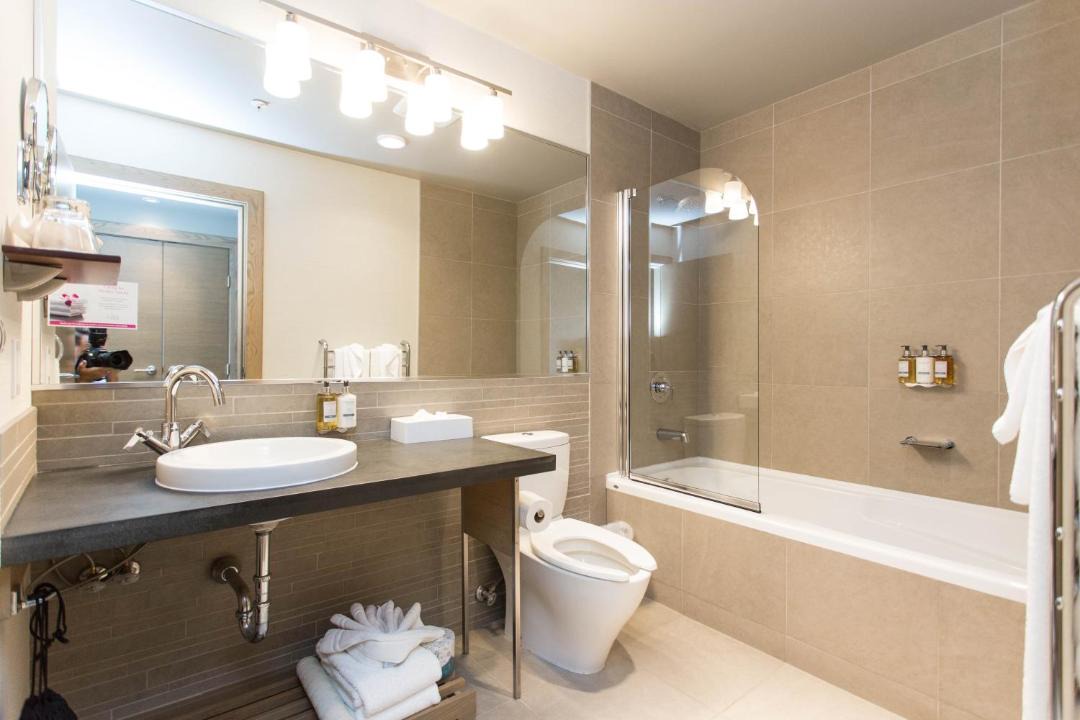 Photo of Bathroom in Booktown