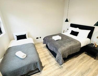 Deluxe One-Bedroom Apartment