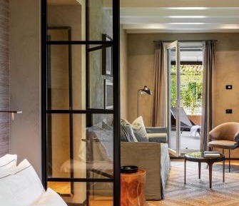 Deluxe Suite with Spa Bath