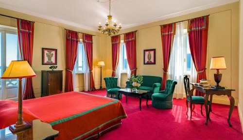 Suite with Lake View