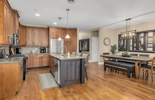 Westbank Condo | 7204 - Lakeside Vacation, Boat Slip Availablen