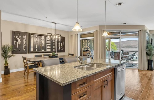 Westbank Condo | 7204 - Lakeside Vacation, Boat Slip Availablen