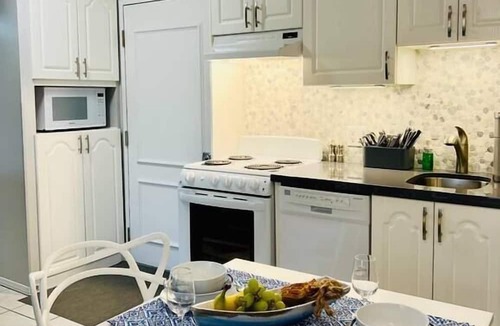 Magog Apartment | Merry Sud Suite-Condo with Indoor Pool and Spa